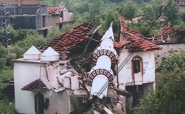 Creator: gd jpeg v1.0 (using ijg jpeg v62), quality = 100